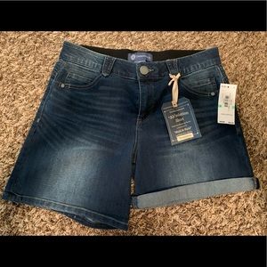 Democracy Sz8 AbSolution short